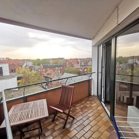 Ein Mit Balkon *
